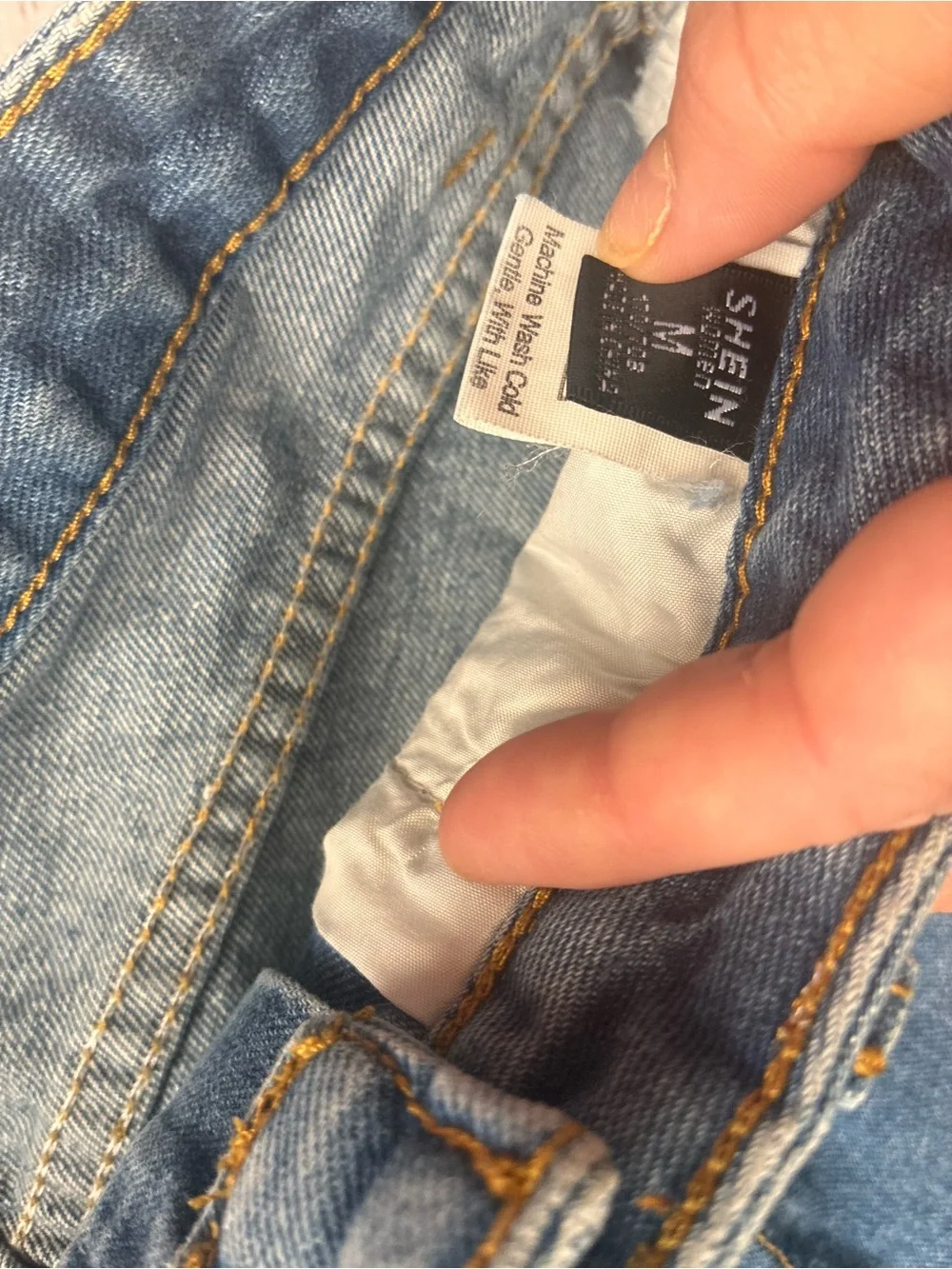 H&M Medium Top & SHEIN Size Medium Denim Shorts Outfit